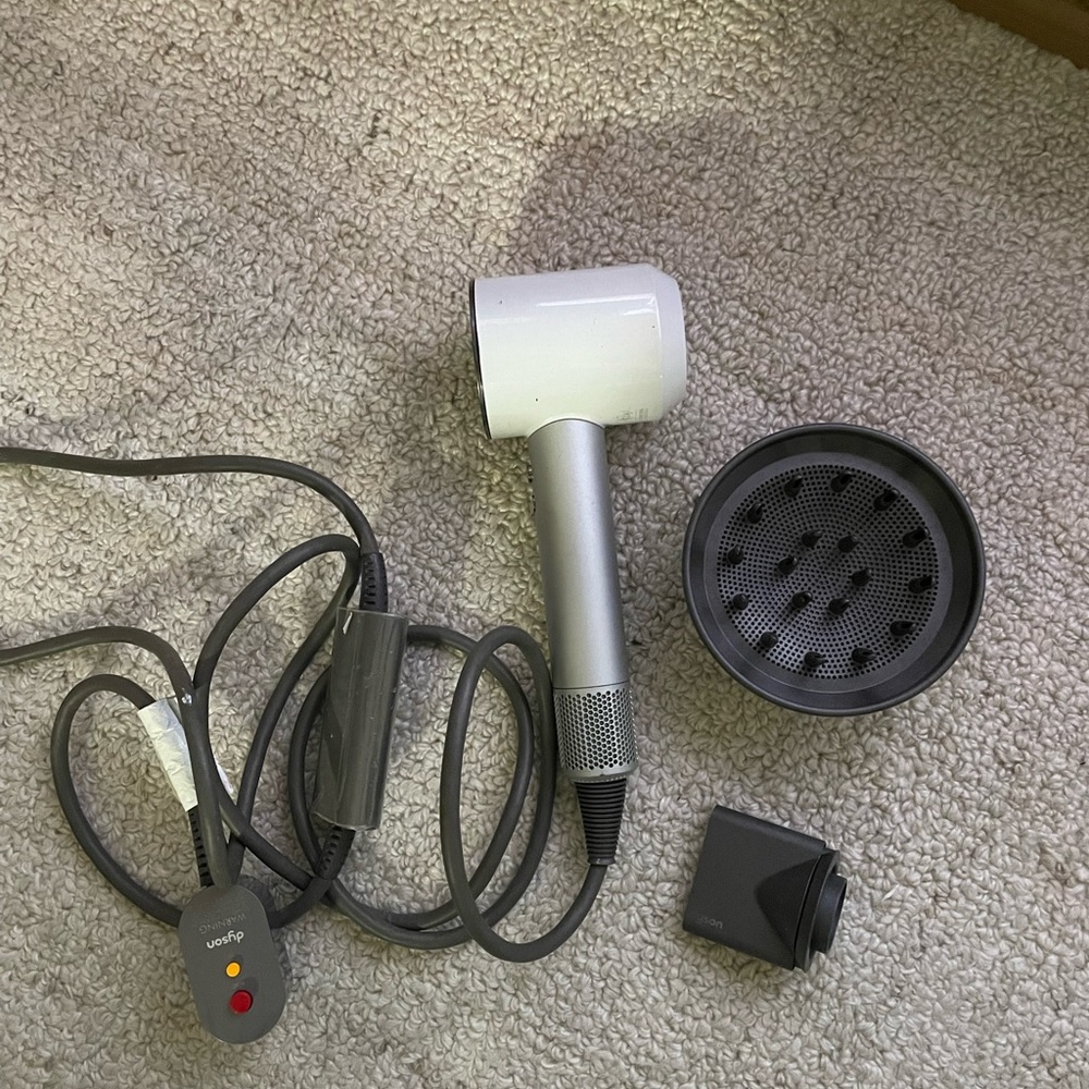 Dyson supersonic hair dryer